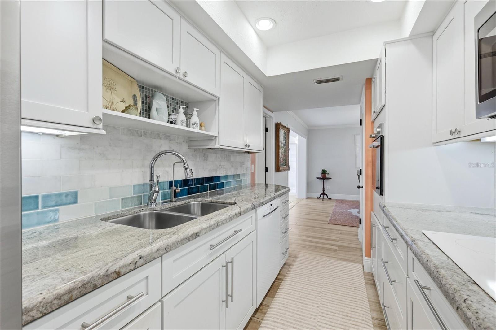 Image 13 of 45 For 6005 Midnight Pass Road S6