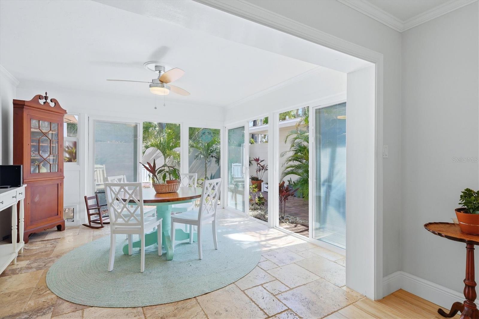 Image 14 of 45 For 6005 Midnight Pass Road S6