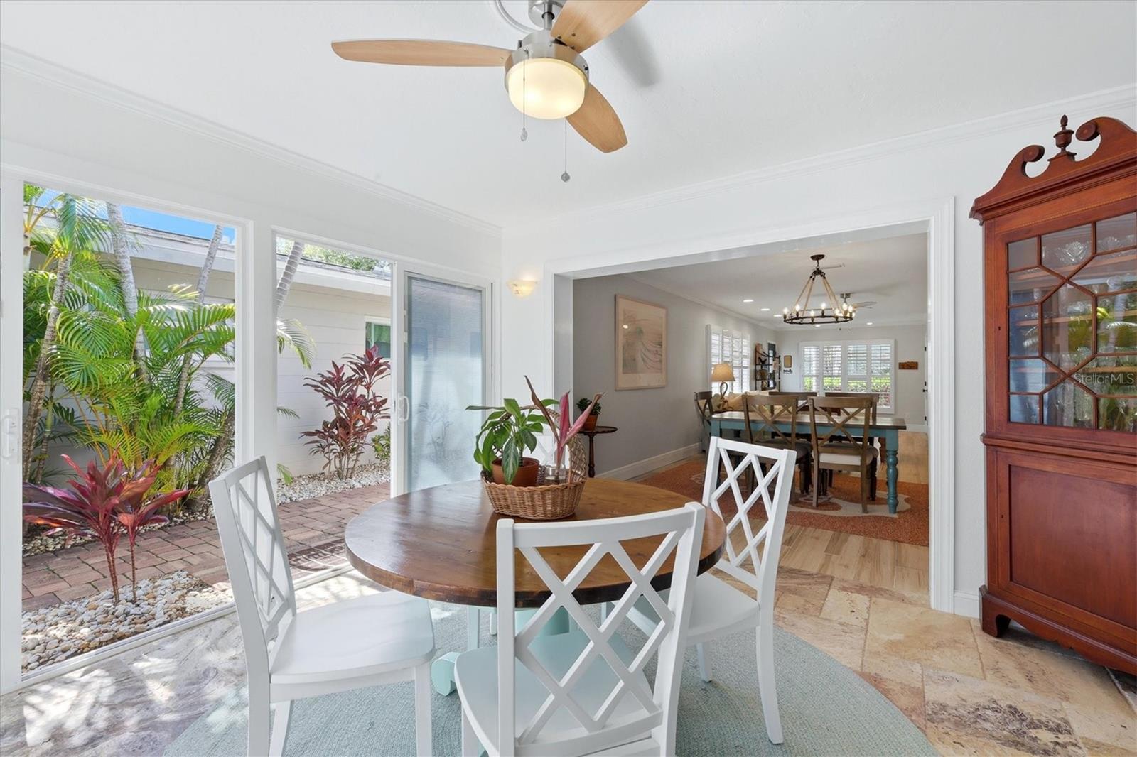 Image 16 of 45 For 6005 Midnight Pass Road S6