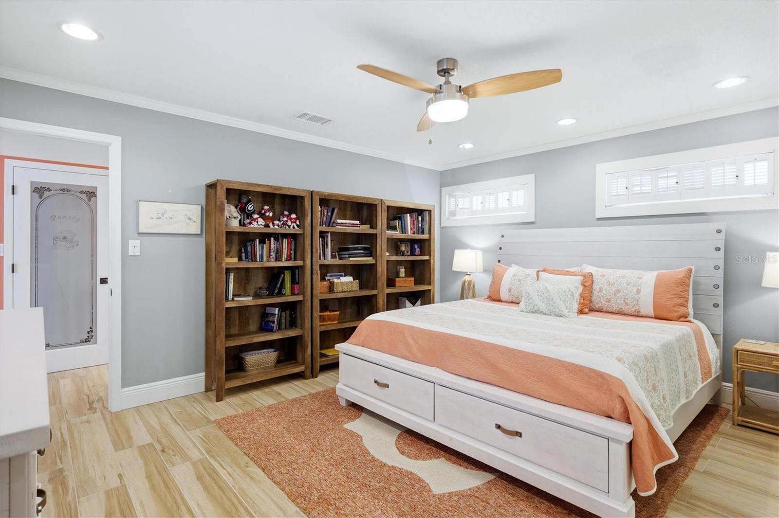 Image 17 of 45 For 6005 Midnight Pass Road S6