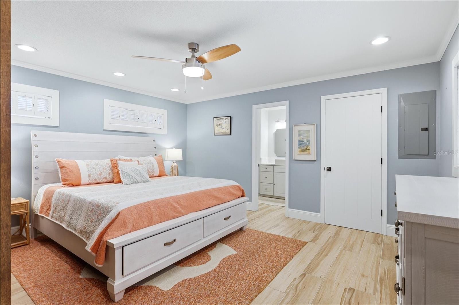 Image 18 of 45 For 6005 Midnight Pass Road S6