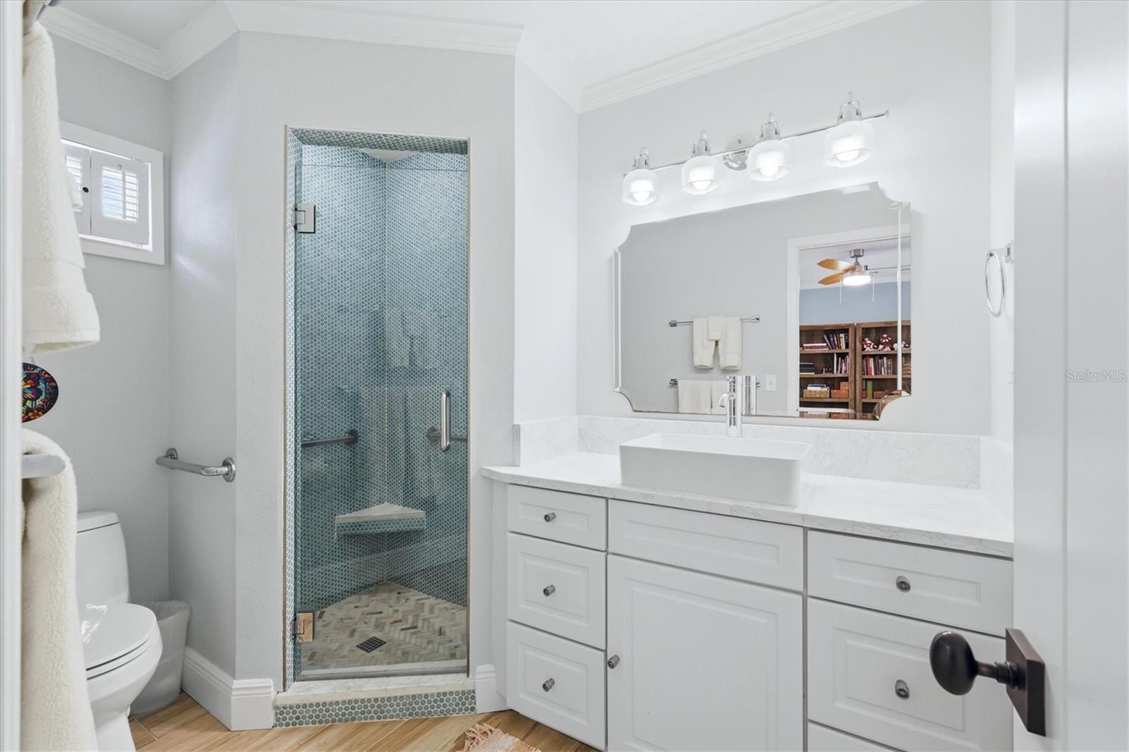 Image 19 of 45 For 6005 Midnight Pass Road S6