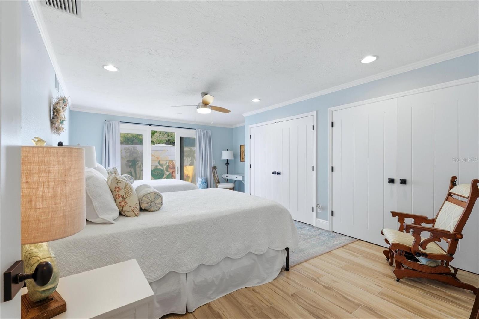 Image 20 of 45 For 6005 Midnight Pass Road S6