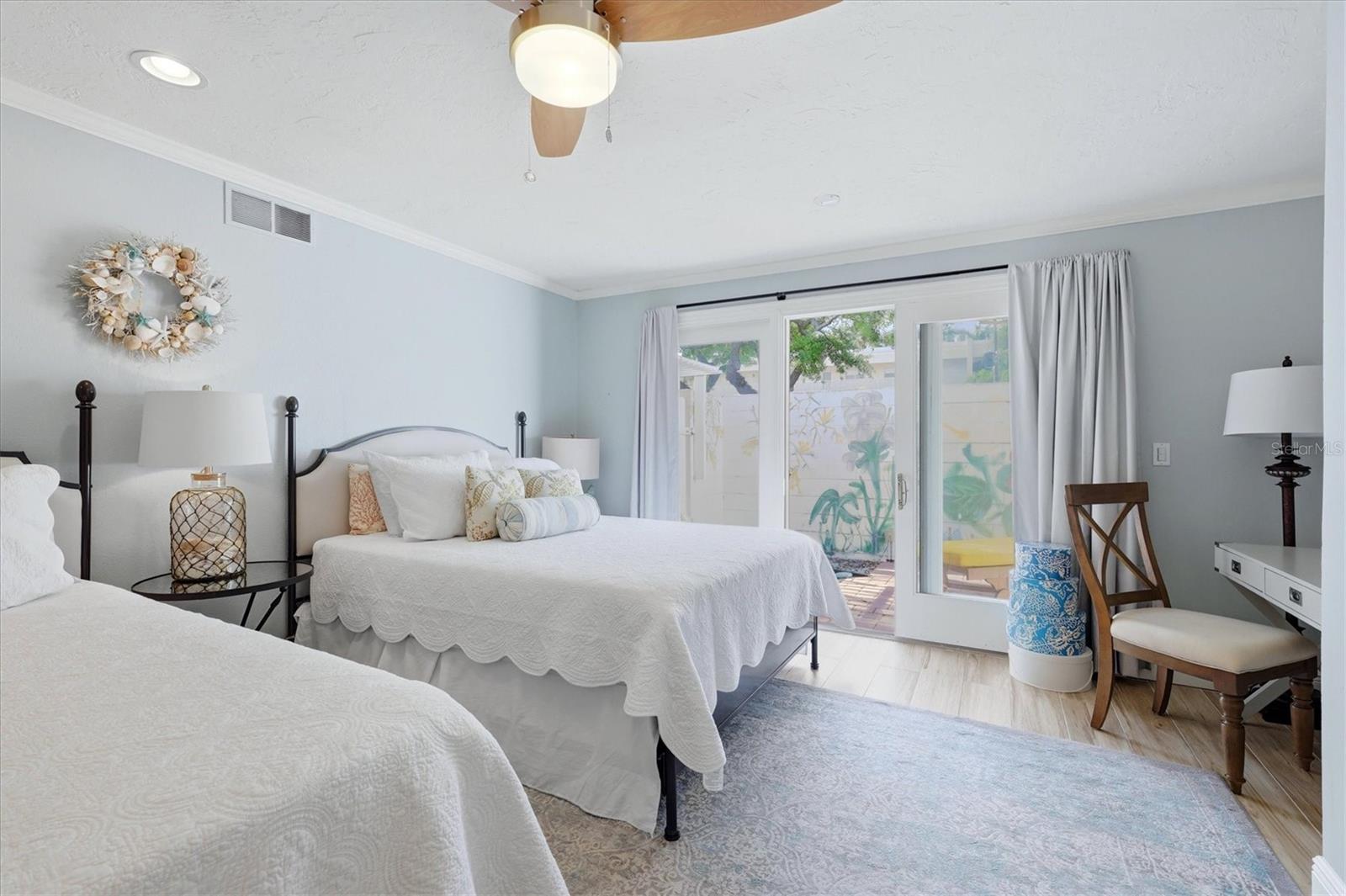 Image 21 of 45 For 6005 Midnight Pass Road S6