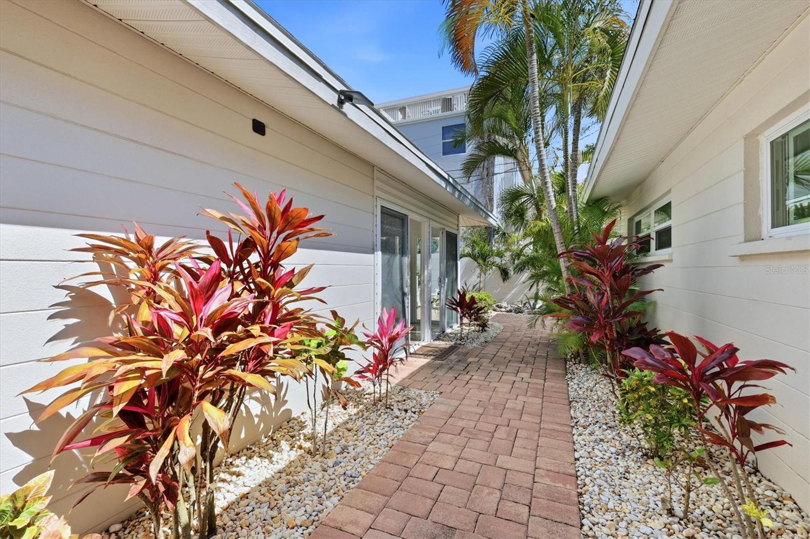 Image 28 of 45 For 6005 Midnight Pass Road S6