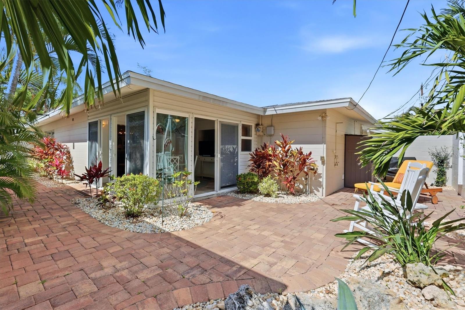 Image 30 of 45 For 6005 Midnight Pass Road S6