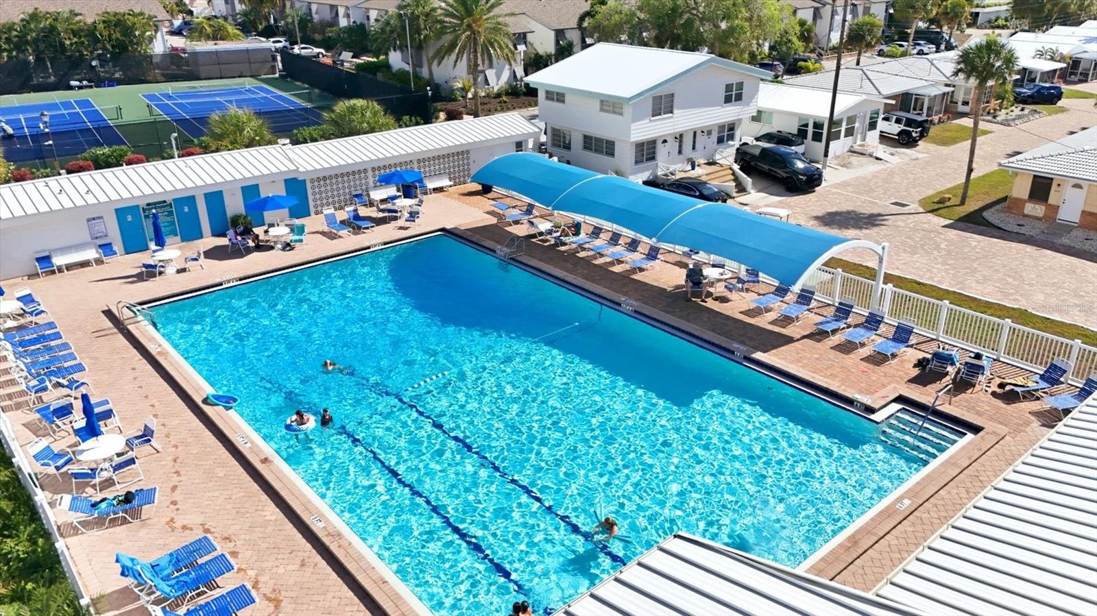 Image 36 of 45 For 6005 Midnight Pass Road S6