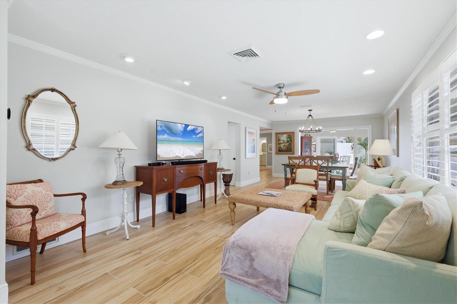 Image 4 of 45 For 6005 Midnight Pass Road S6