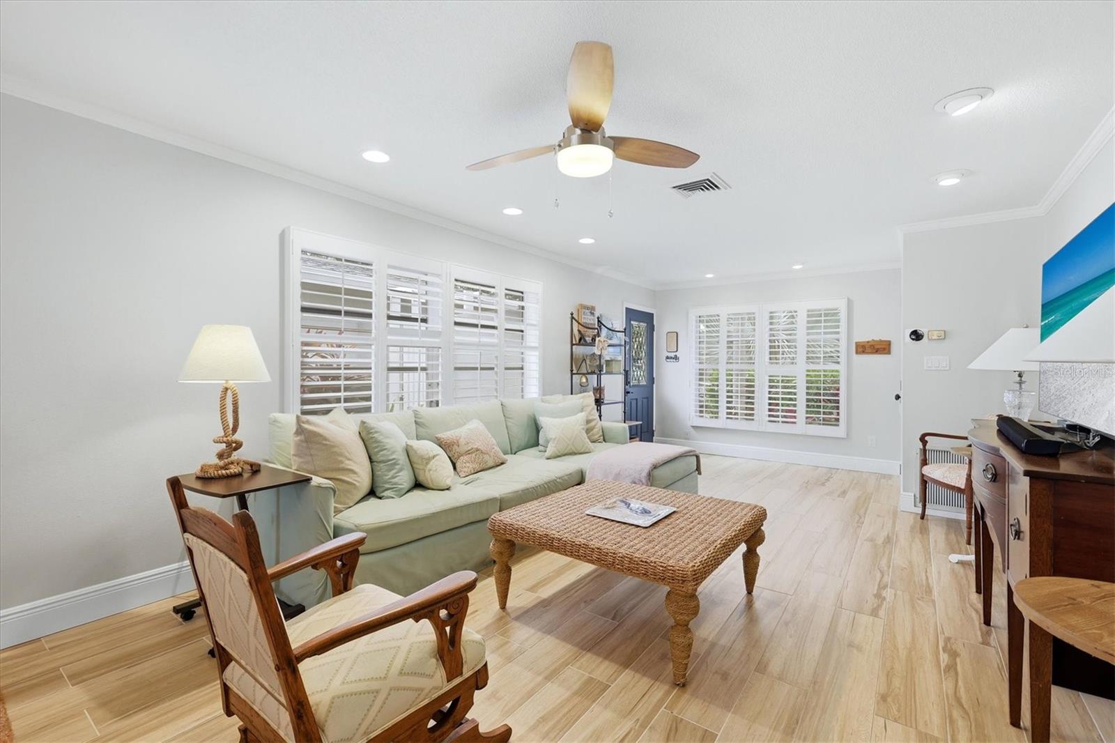 Image 6 of 45 For 6005 Midnight Pass Road S6