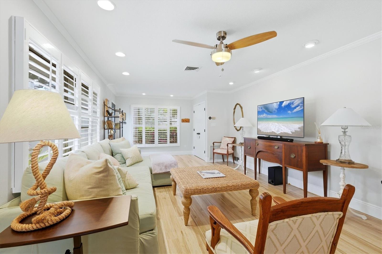 Image 7 of 45 For 6005 Midnight Pass Road S6