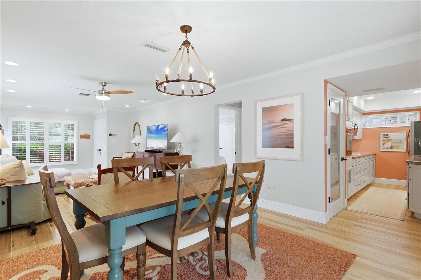 Image 9 of 45 For 6005 Midnight Pass Road S6