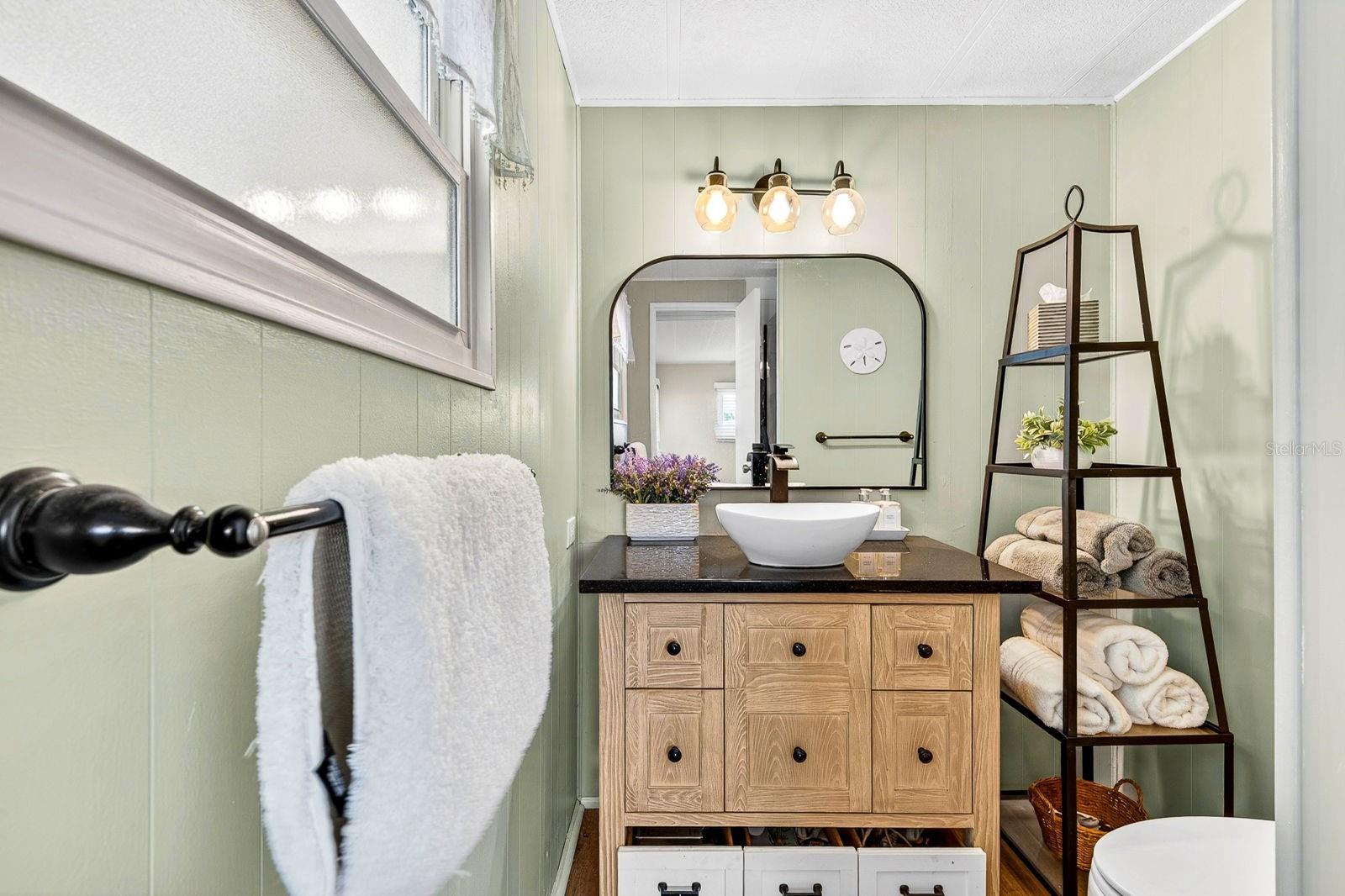 Image 15 of 41 For 76 Caballo Way