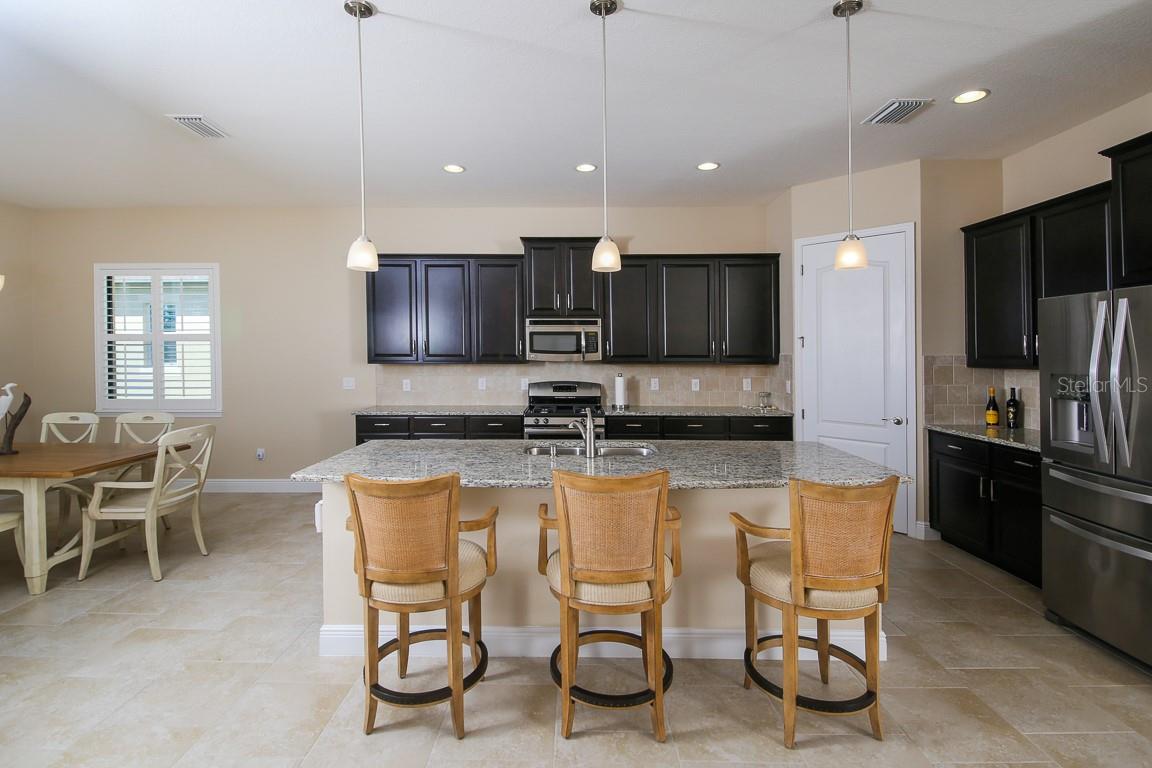 Image 11 of 51 For 5614 Title Row Drive