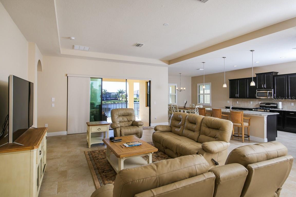 Image 4 of 51 For 5614 Title Row Drive