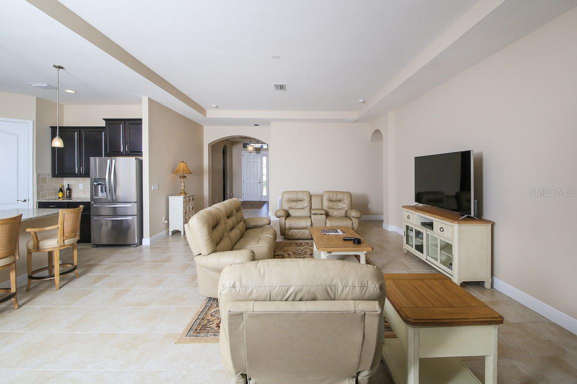 Image 5 of 51 For 5614 Title Row Drive