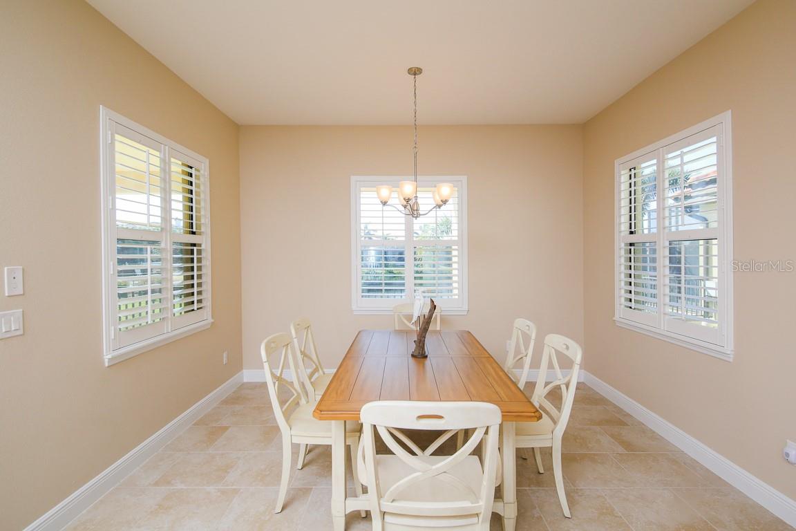 Image 8 of 51 For 5614 Title Row Drive