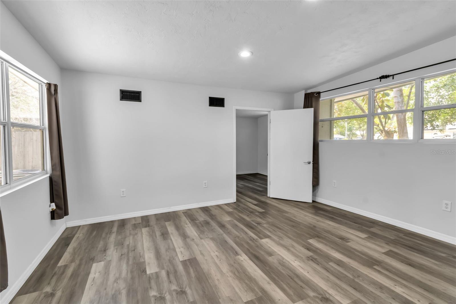 Image 43 of 61 For 2317 2nd Avenue E