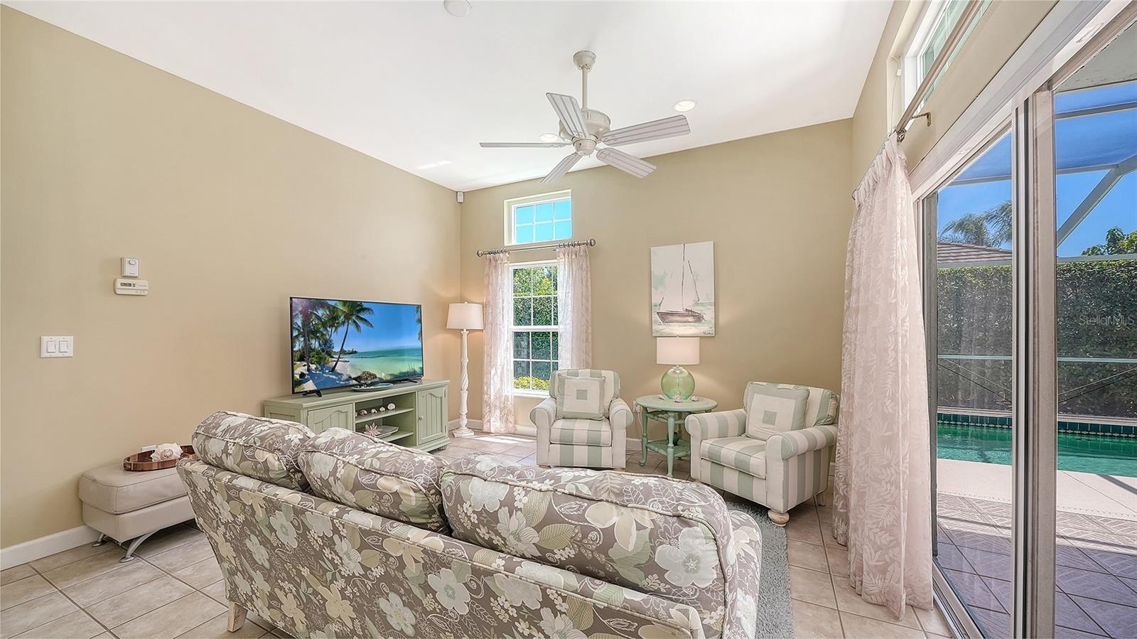 Image 18 of 47 For 3728 71st Terrace E