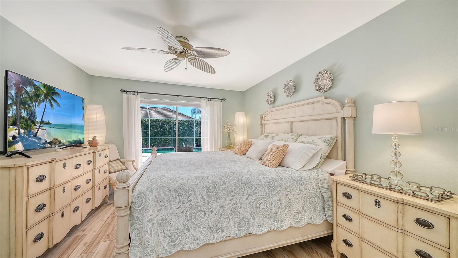 Image 22 of 47 For 3728 71st Terrace E