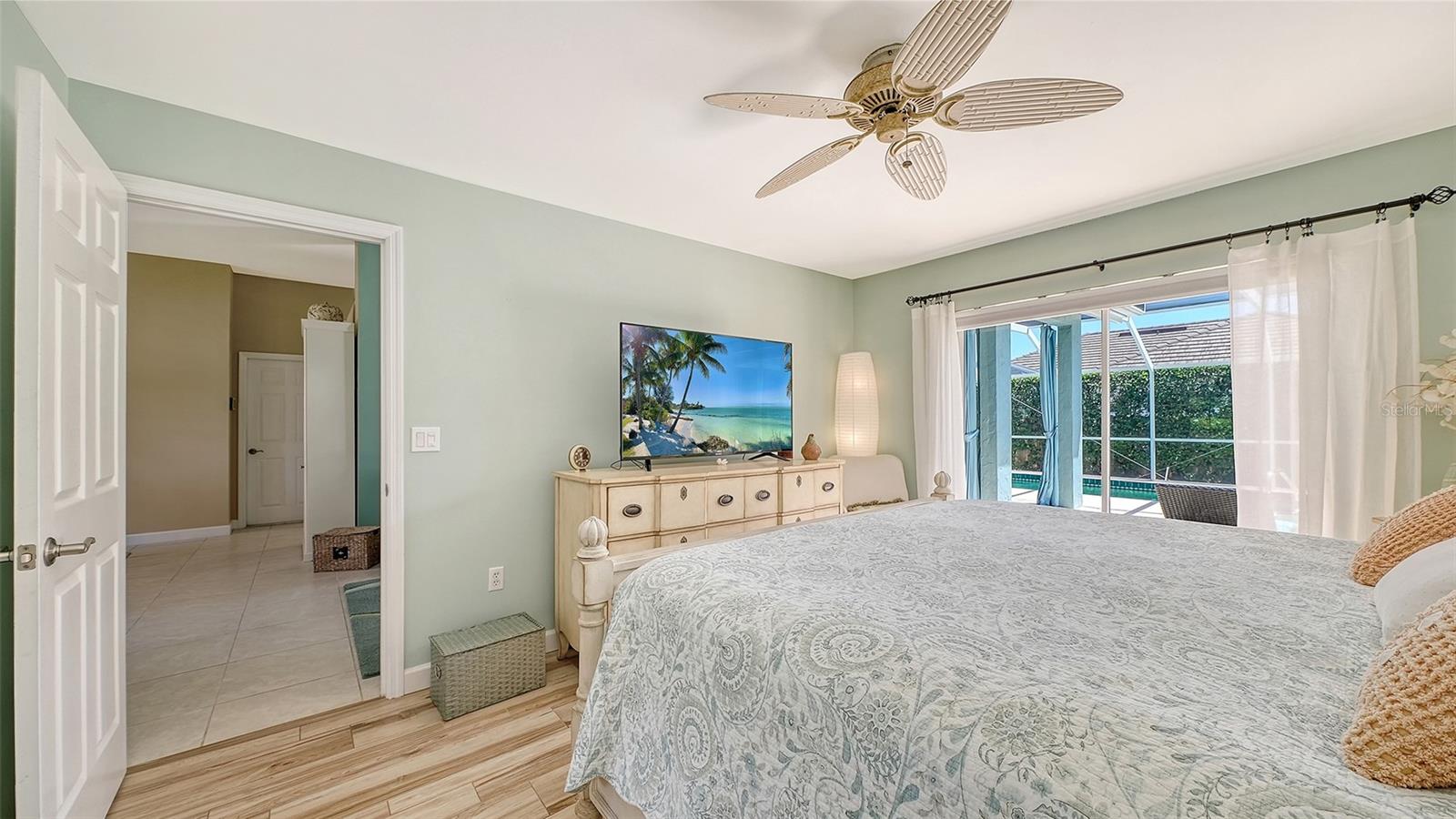 Image 23 of 47 For 3728 71st Terrace E