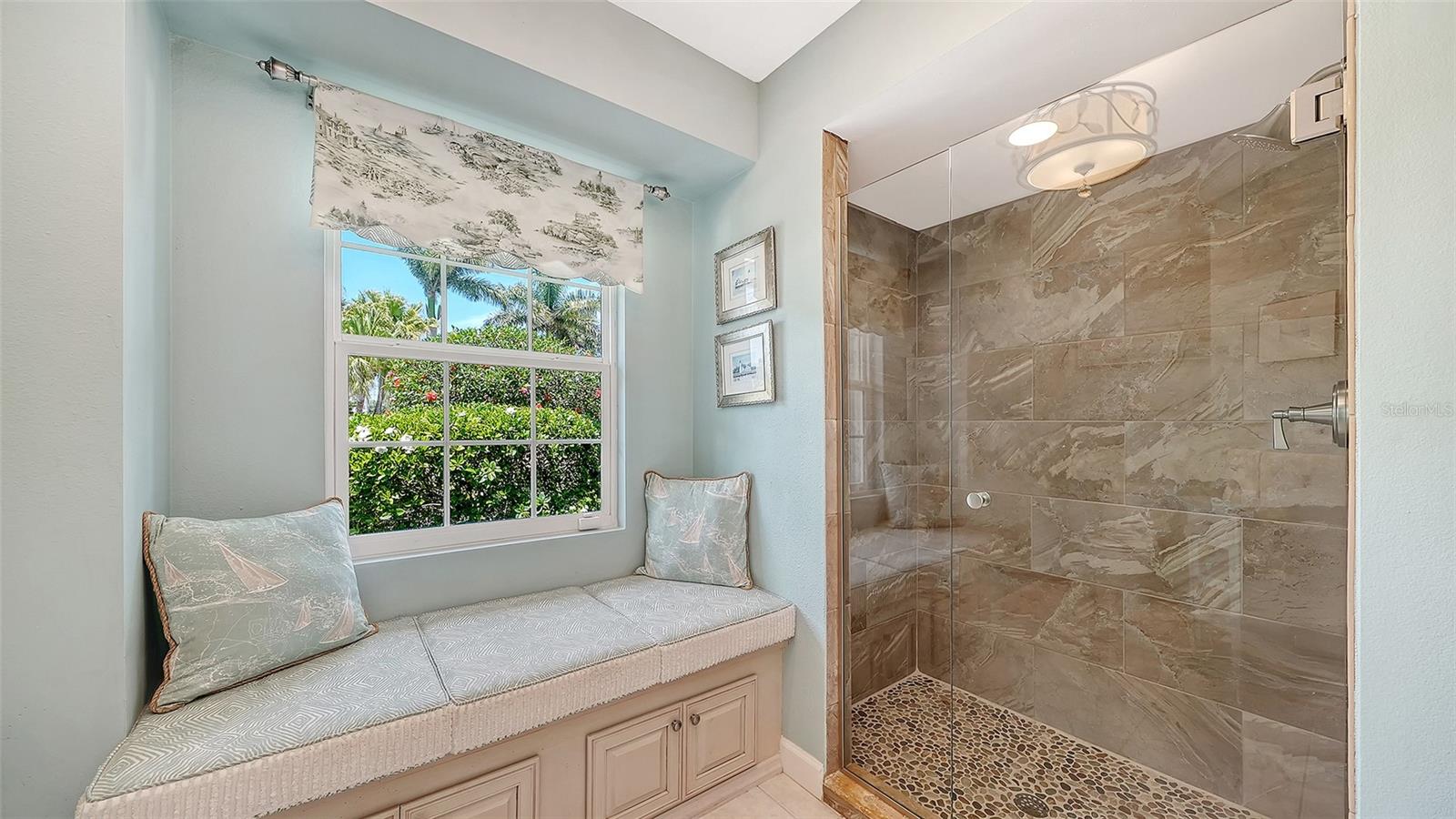 Image 26 of 47 For 3728 71st Terrace E