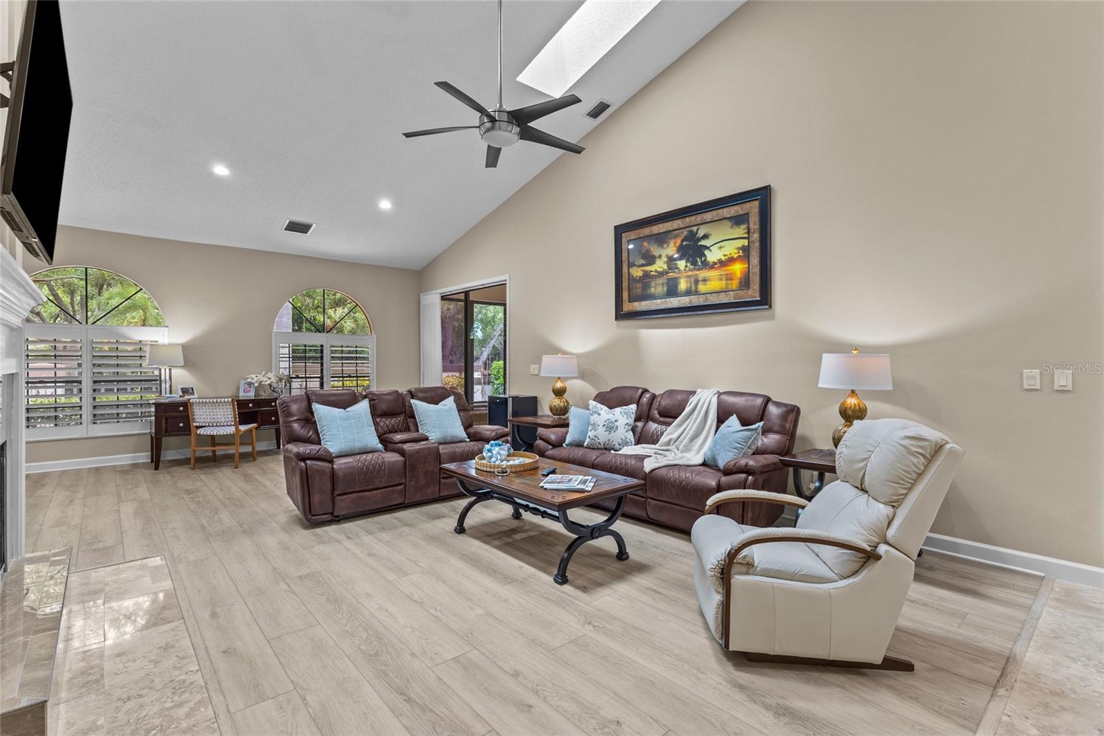 Image 9 of 72 For 4601 Las Brisas Lane