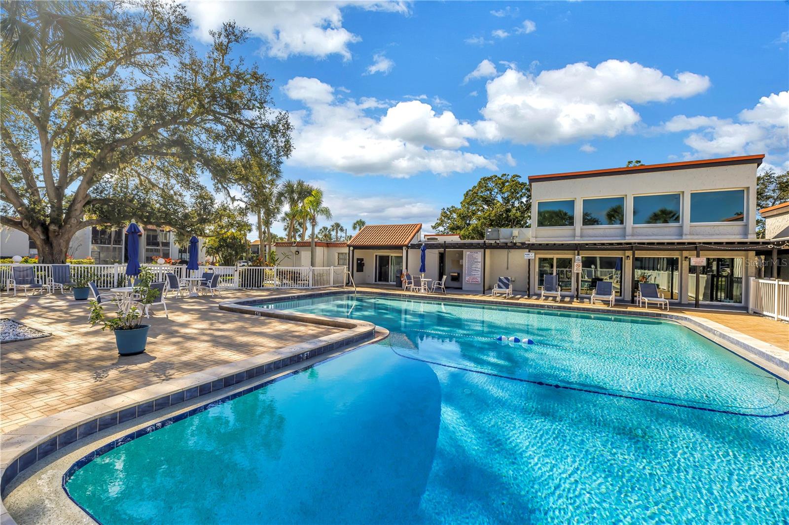 Image 23 of 41 For 3269 Beneva Road 102