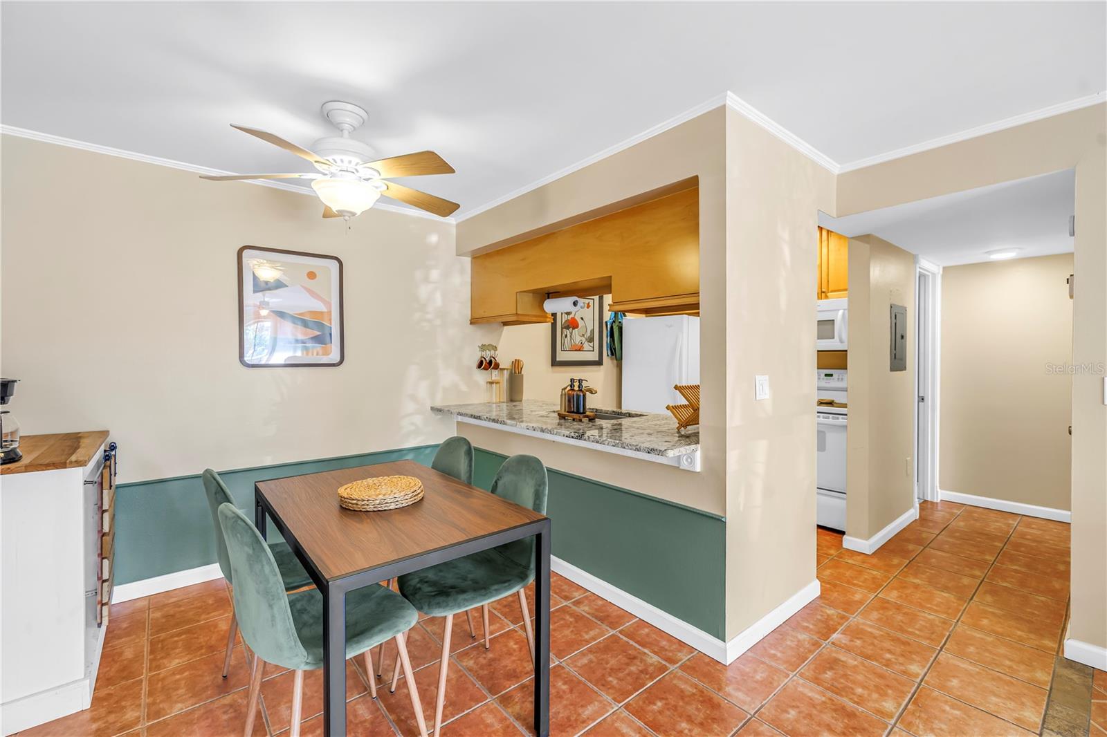 Image 3 of 41 For 3269 Beneva Road 102