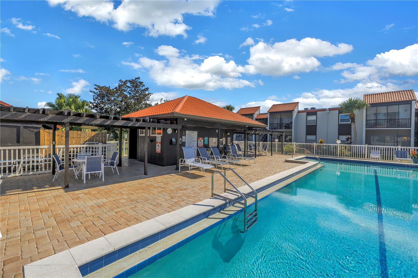 Image 32 of 41 For 3269 Beneva Road 102