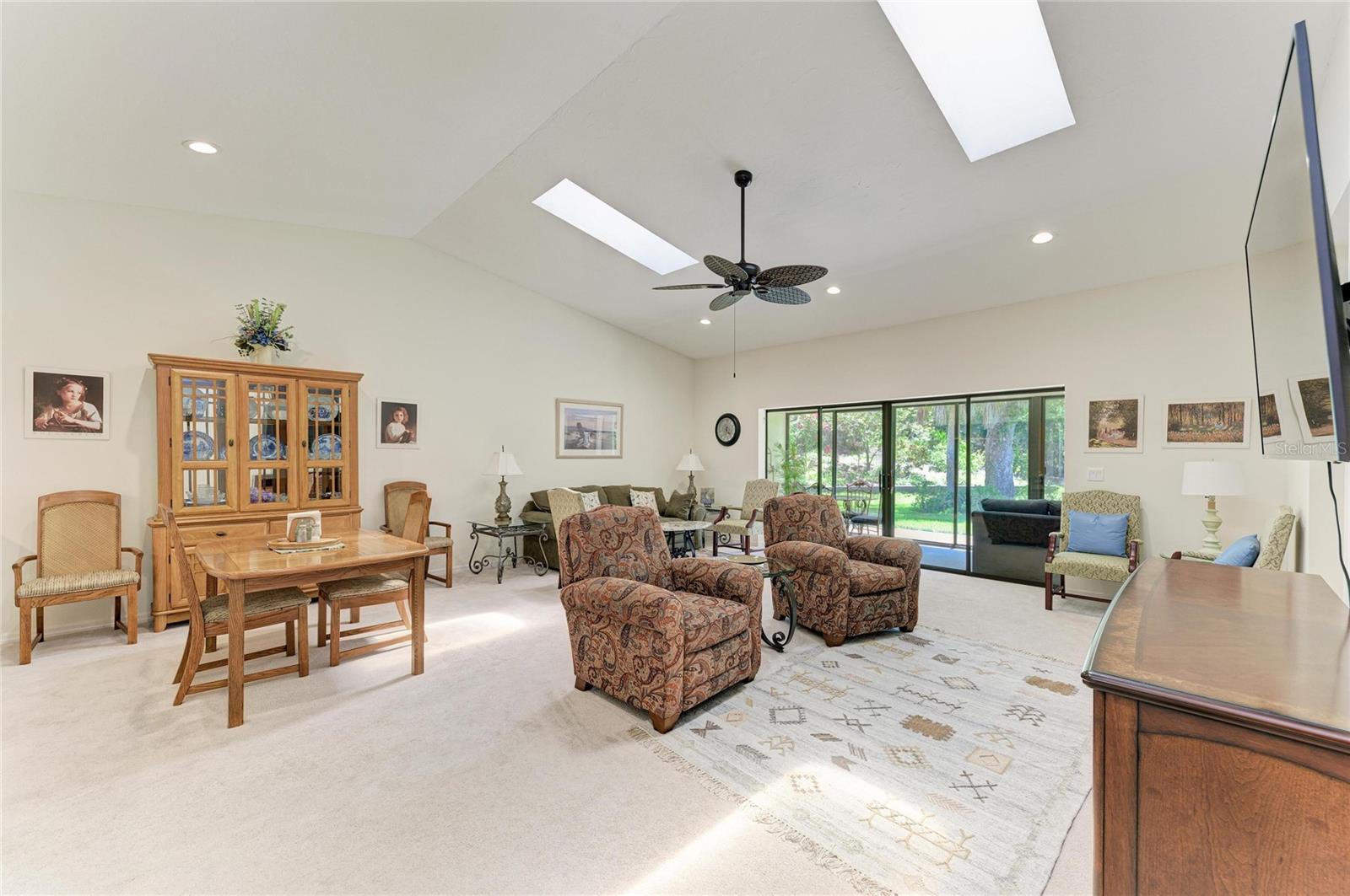 Image 12 of 46 For 3946 Wilshire Circle E 168