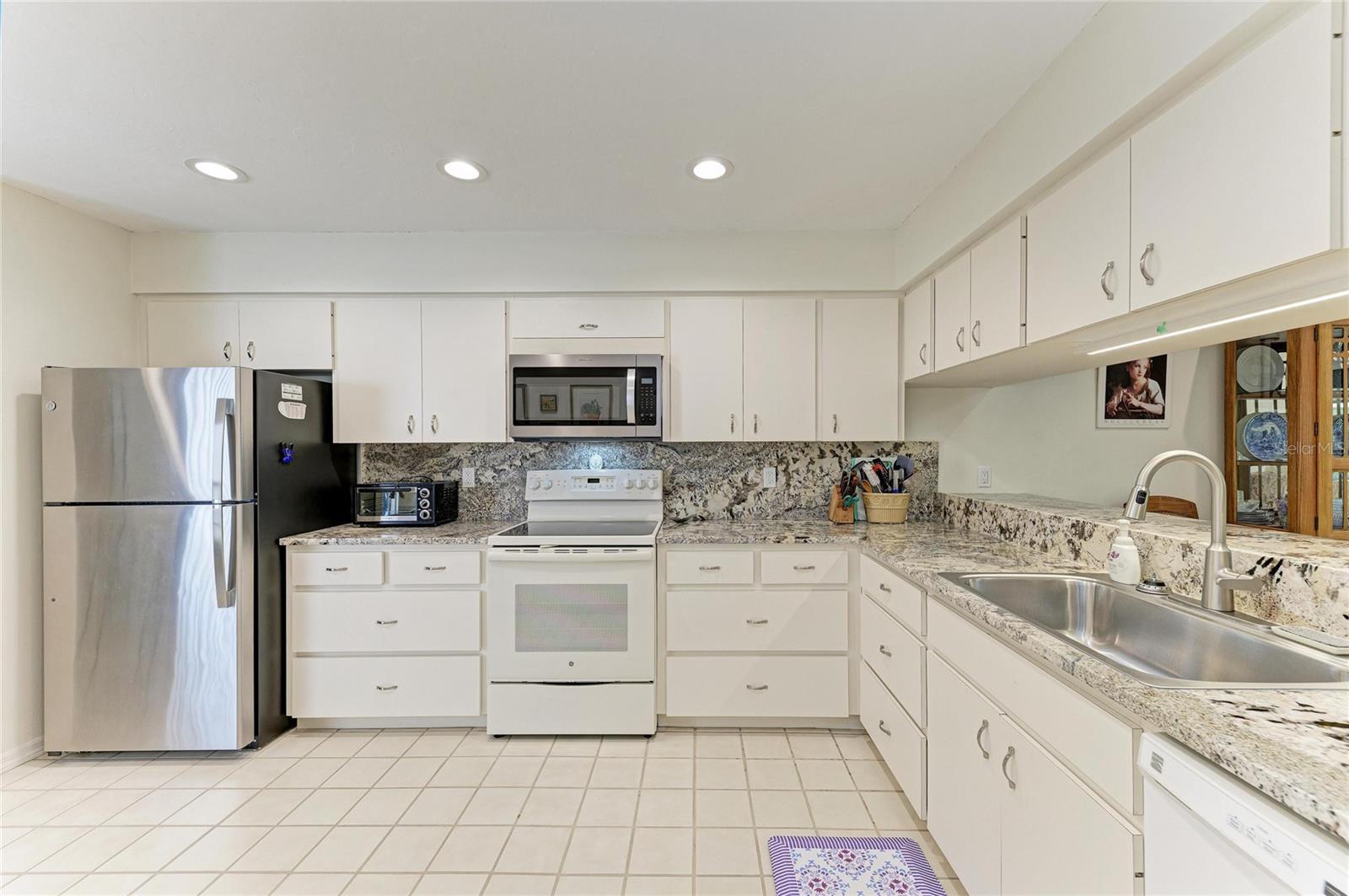 Image 14 of 46 For 3946 Wilshire Circle E 168