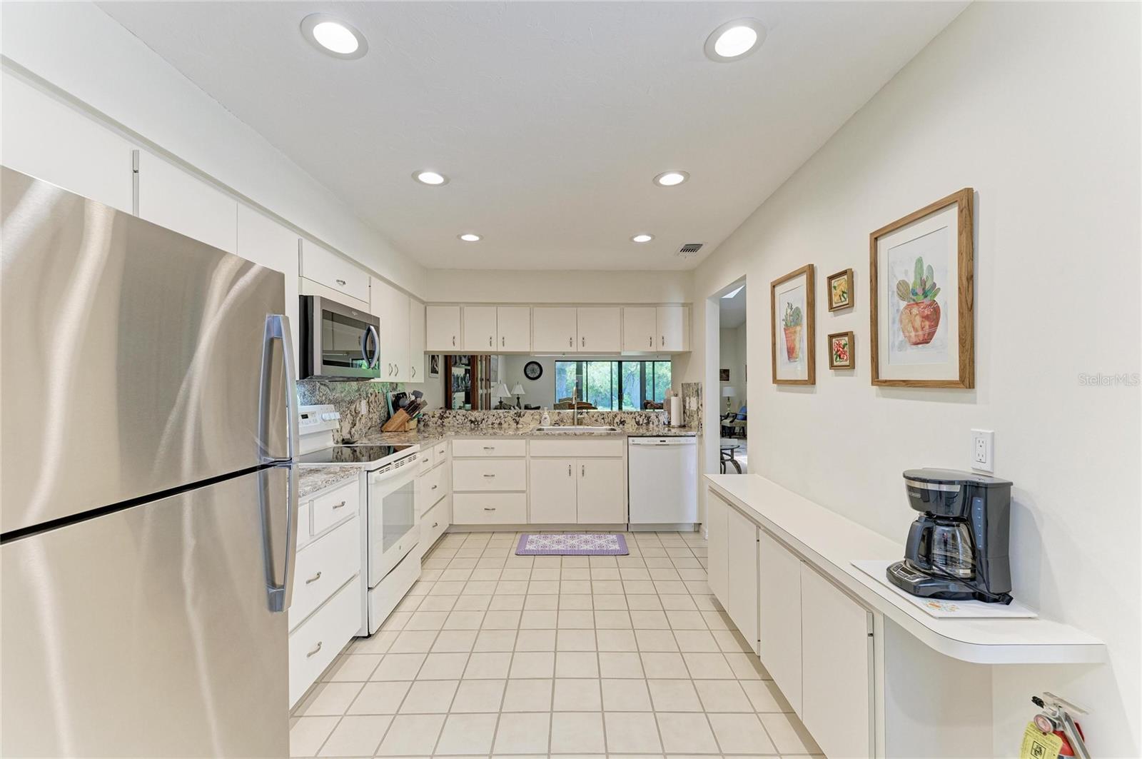 Image 15 of 46 For 3946 Wilshire Circle E 168