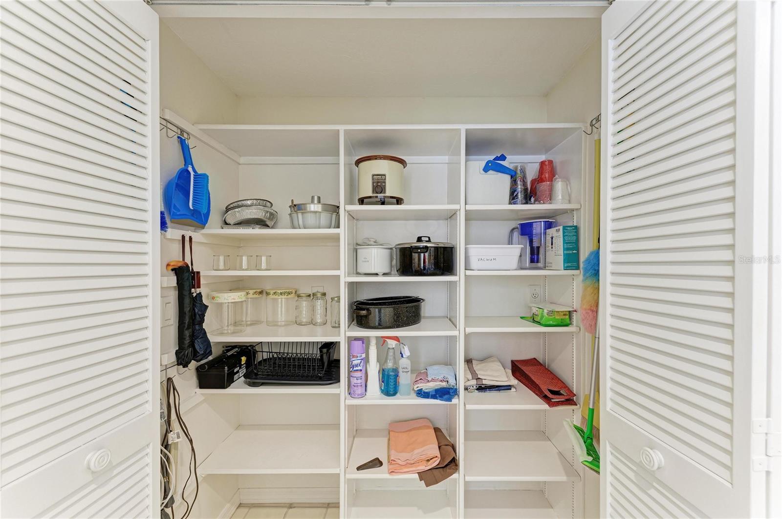 Image 17 of 46 For 3946 Wilshire Circle E 168