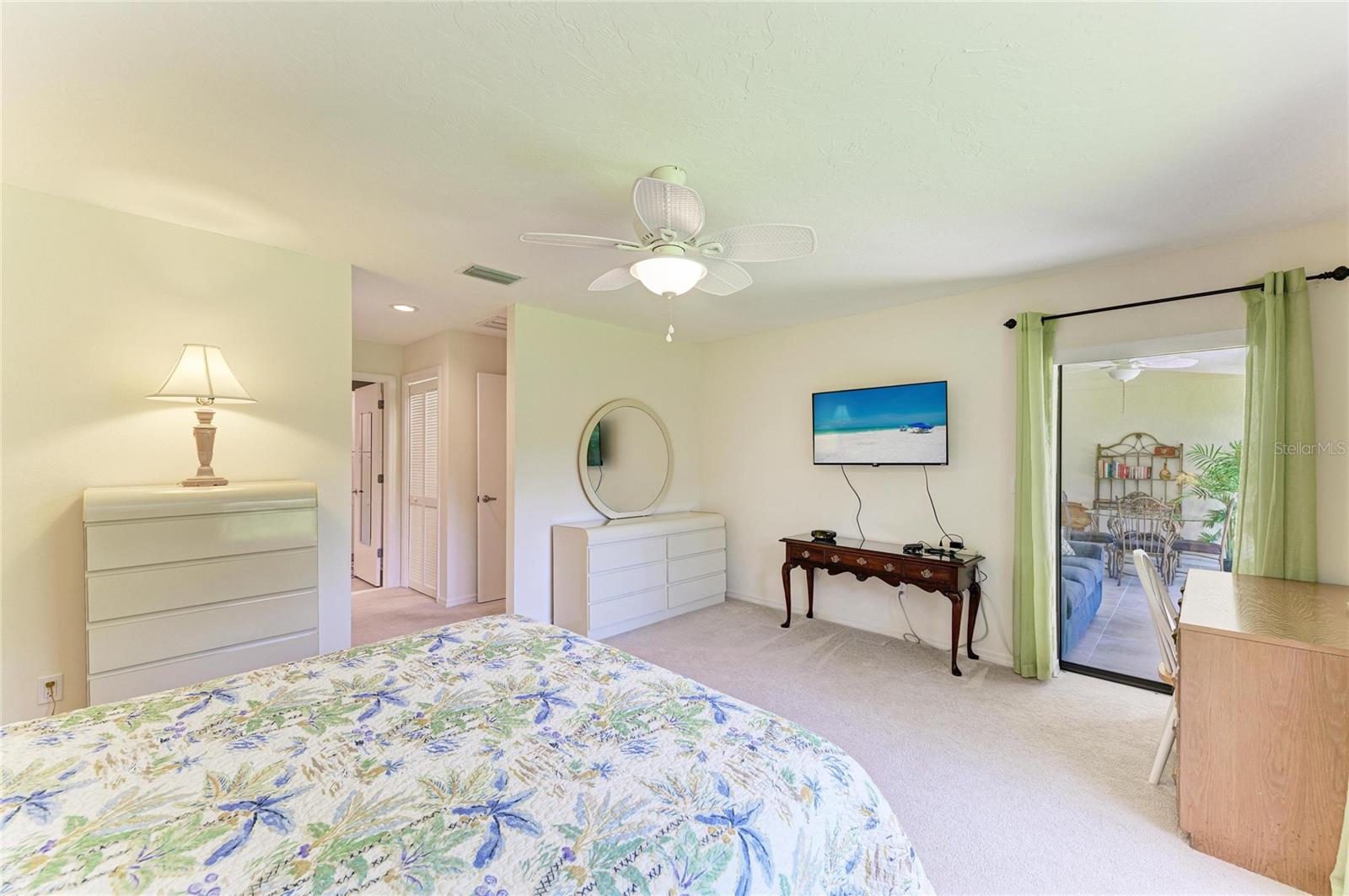 Image 21 of 46 For 3946 Wilshire Circle E 168