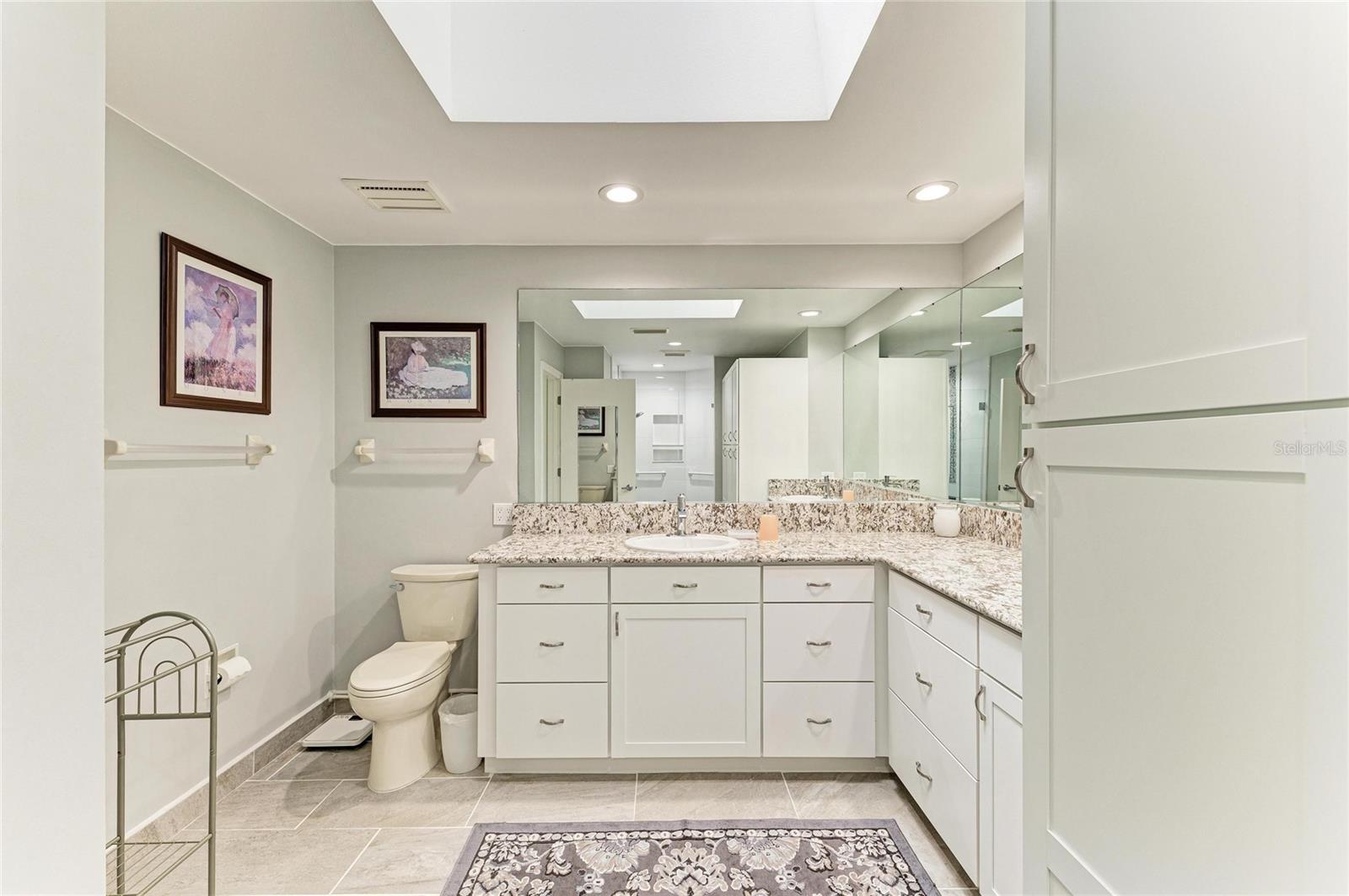 Image 26 of 46 For 3946 Wilshire Circle E 168