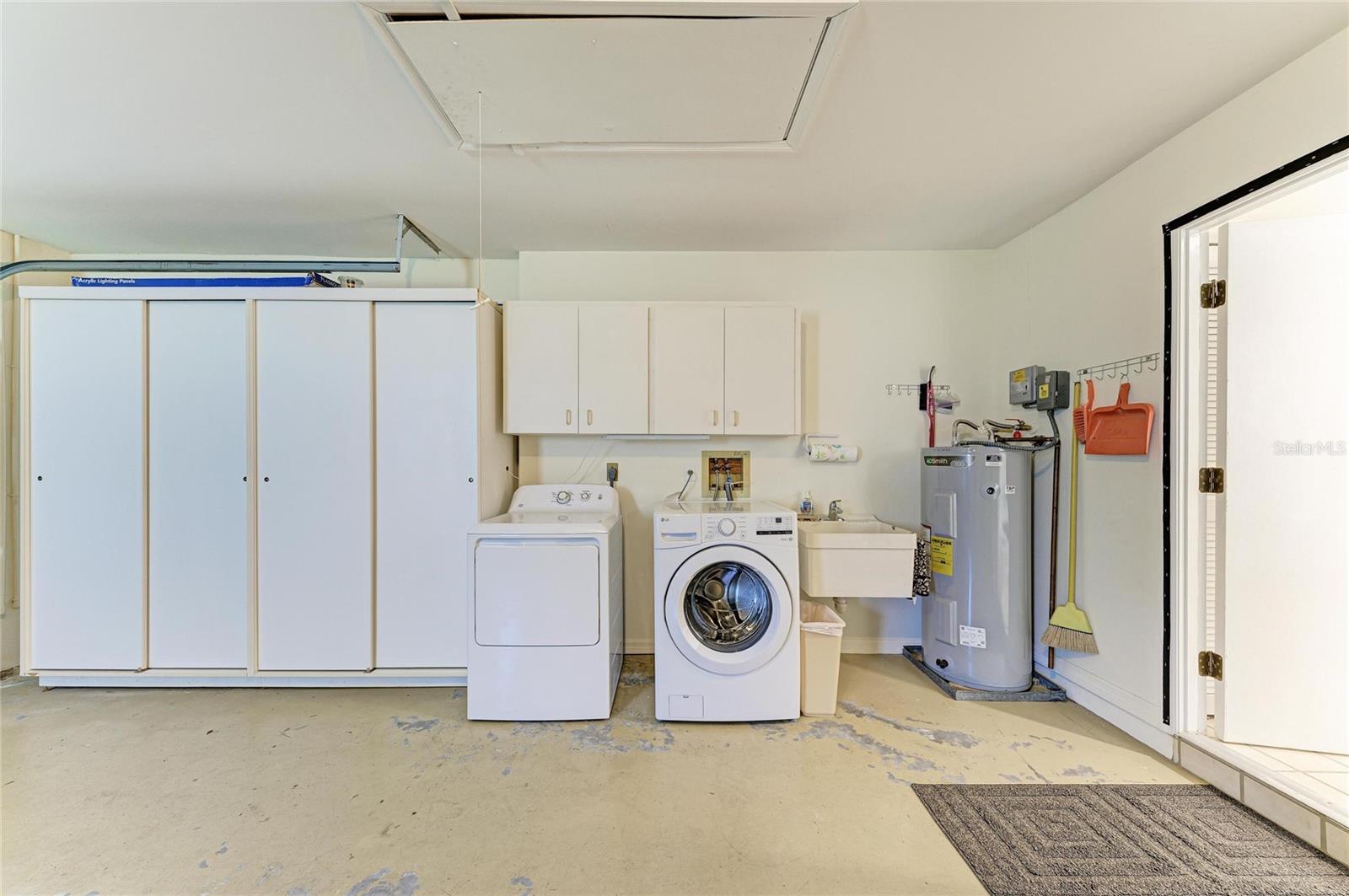 Image 35 of 46 For 3946 Wilshire Circle E 168