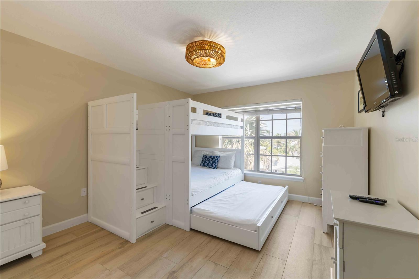 Image 36 of 67 For 215 81st Street