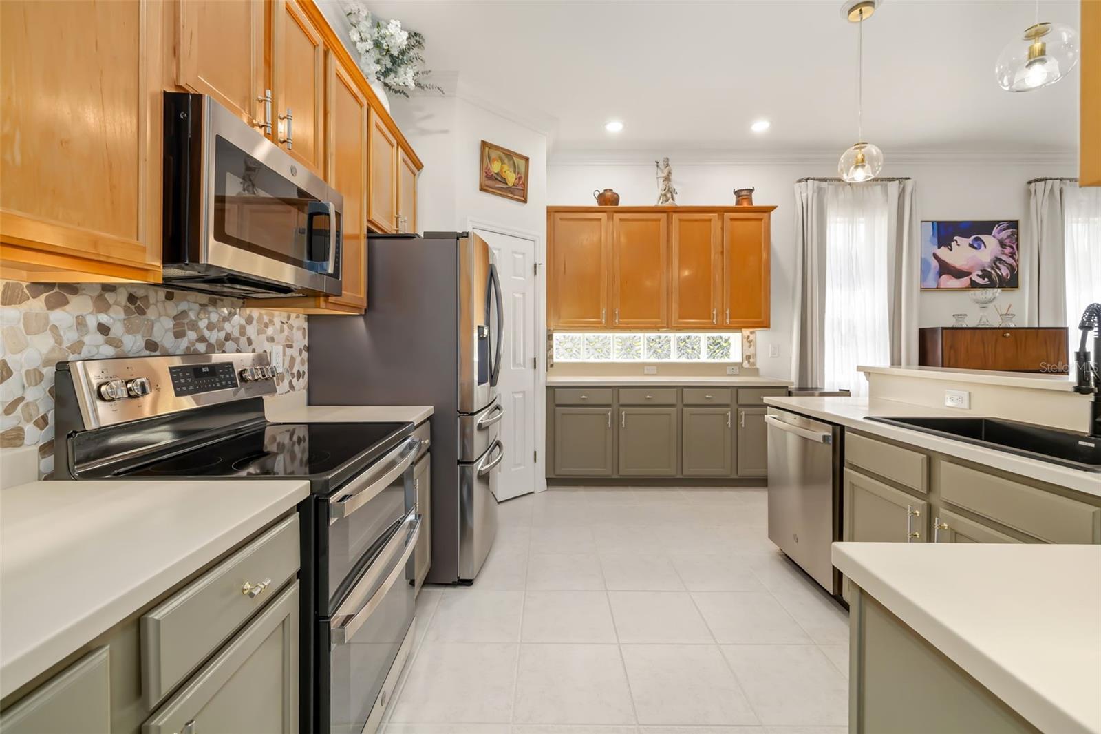 Image 15 of 62 For 6413 Grand Point Avenue