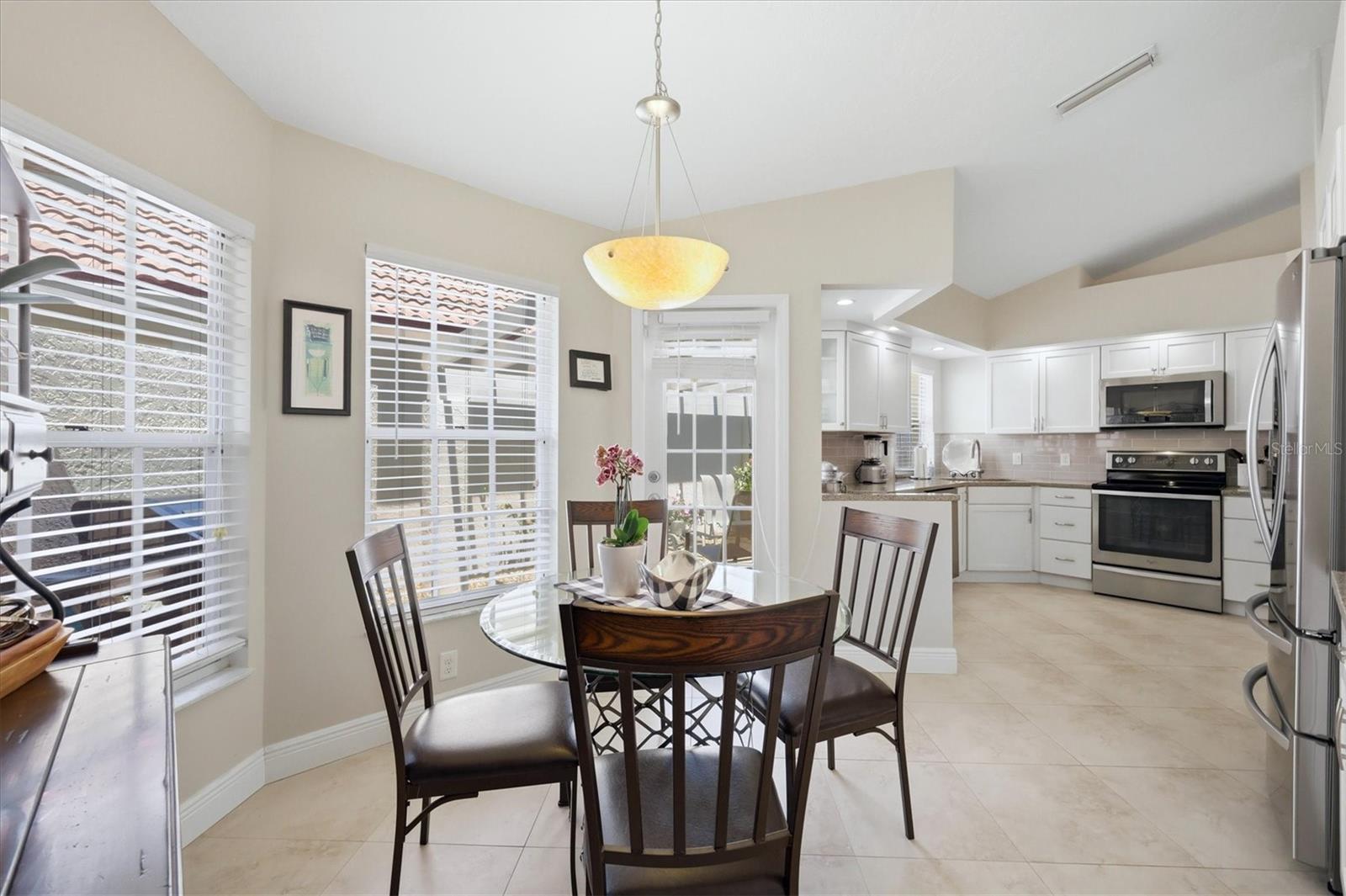 Image 13 of 40 For 4068 Lyndhurst Court