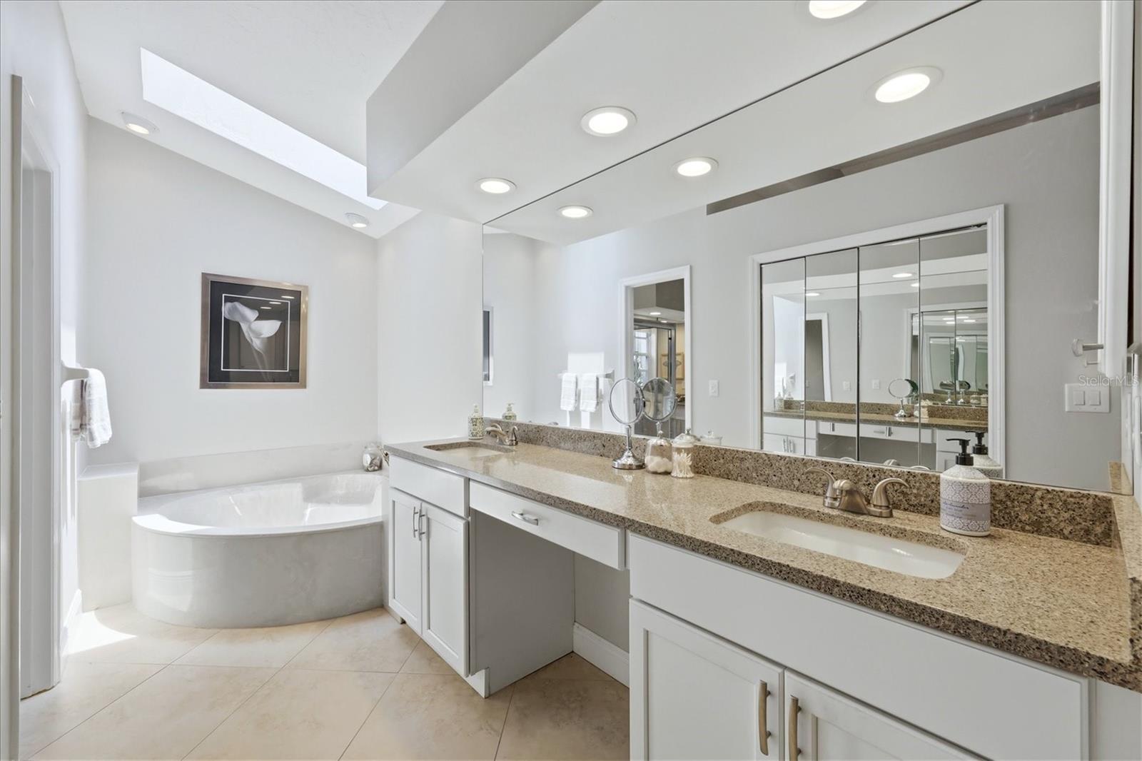 Image 16 of 40 For 4068 Lyndhurst Court