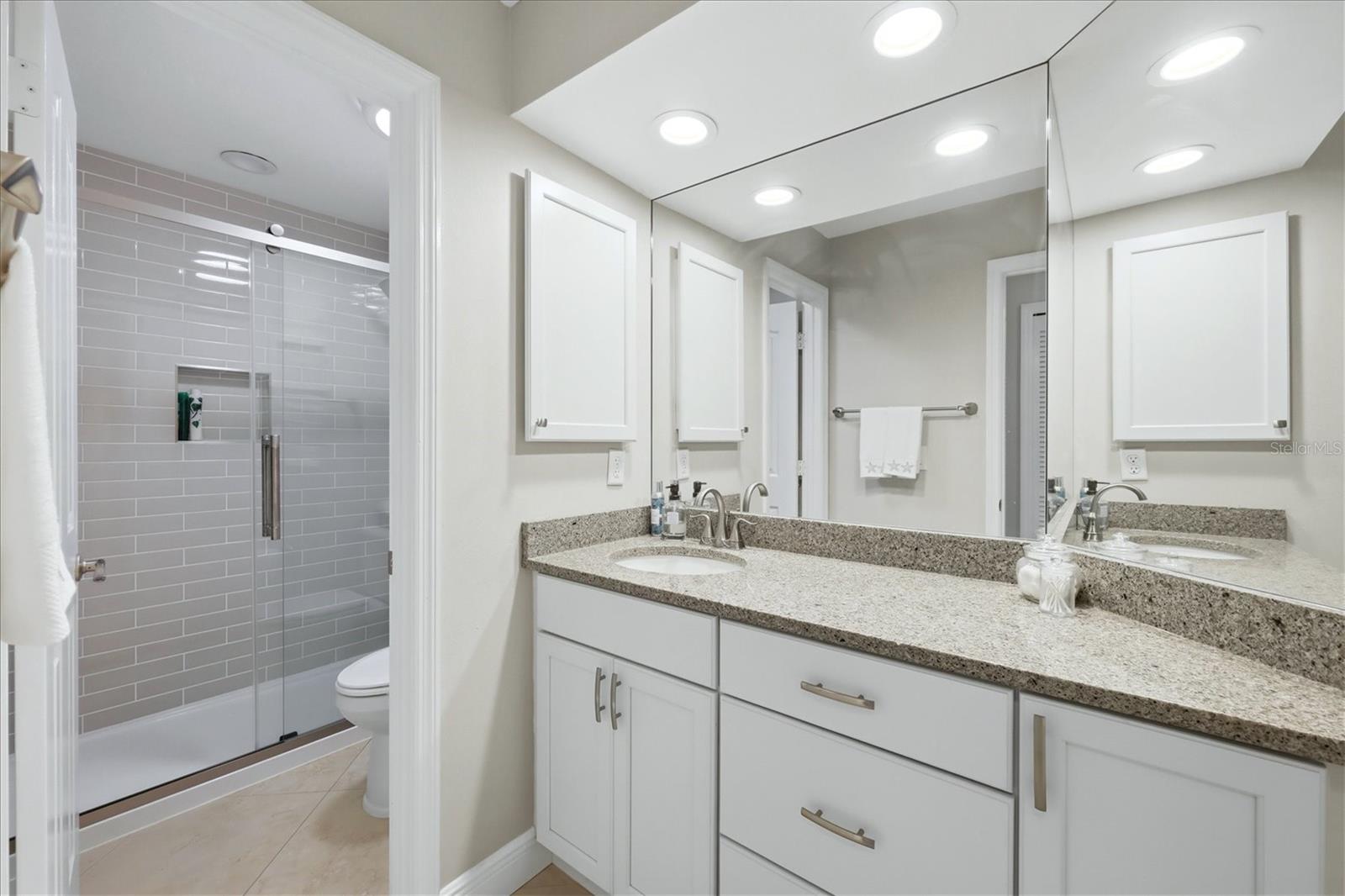 Image 20 of 40 For 4068 Lyndhurst Court