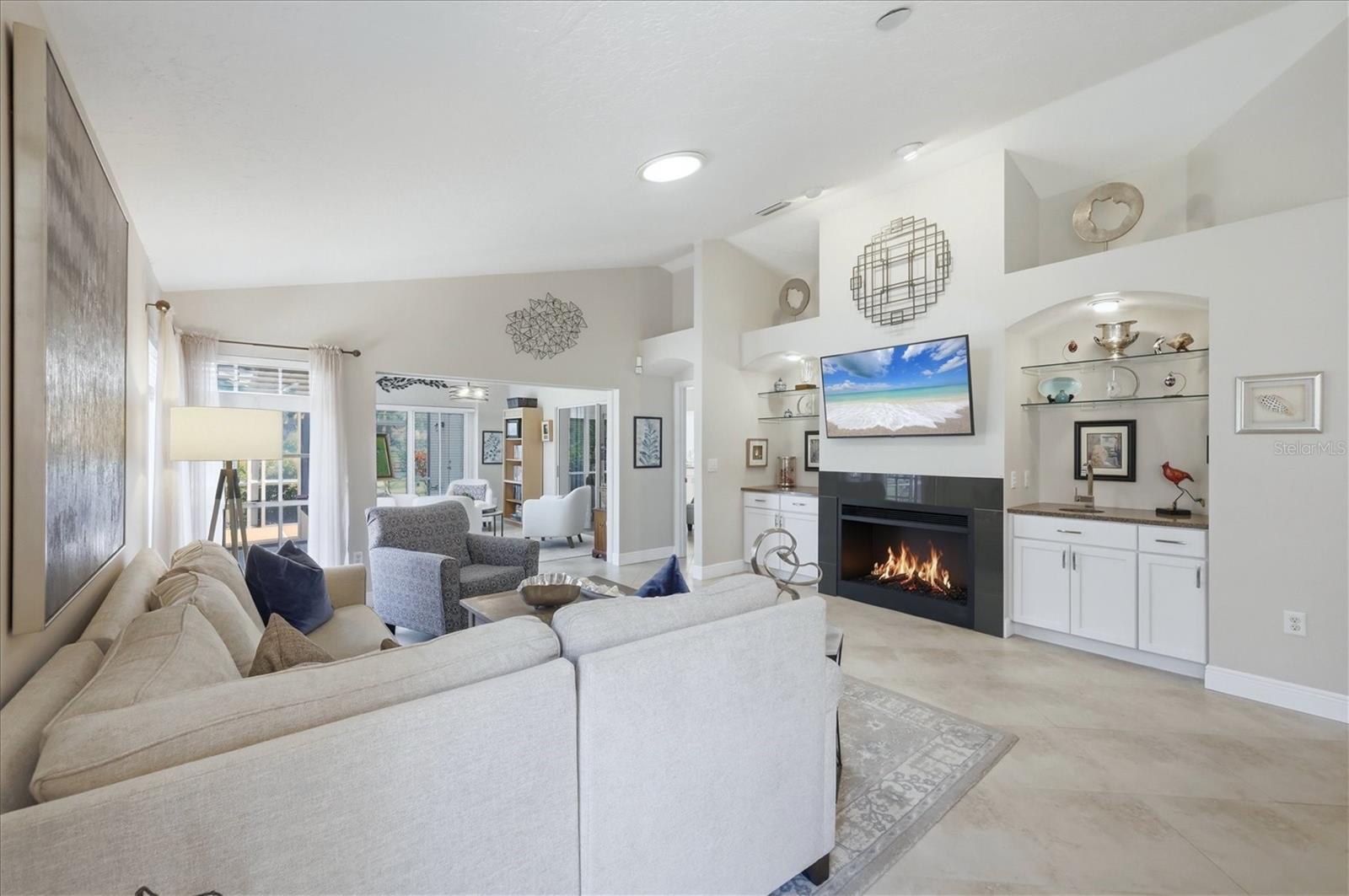 Image 5 of 40 For 4068 Lyndhurst Court