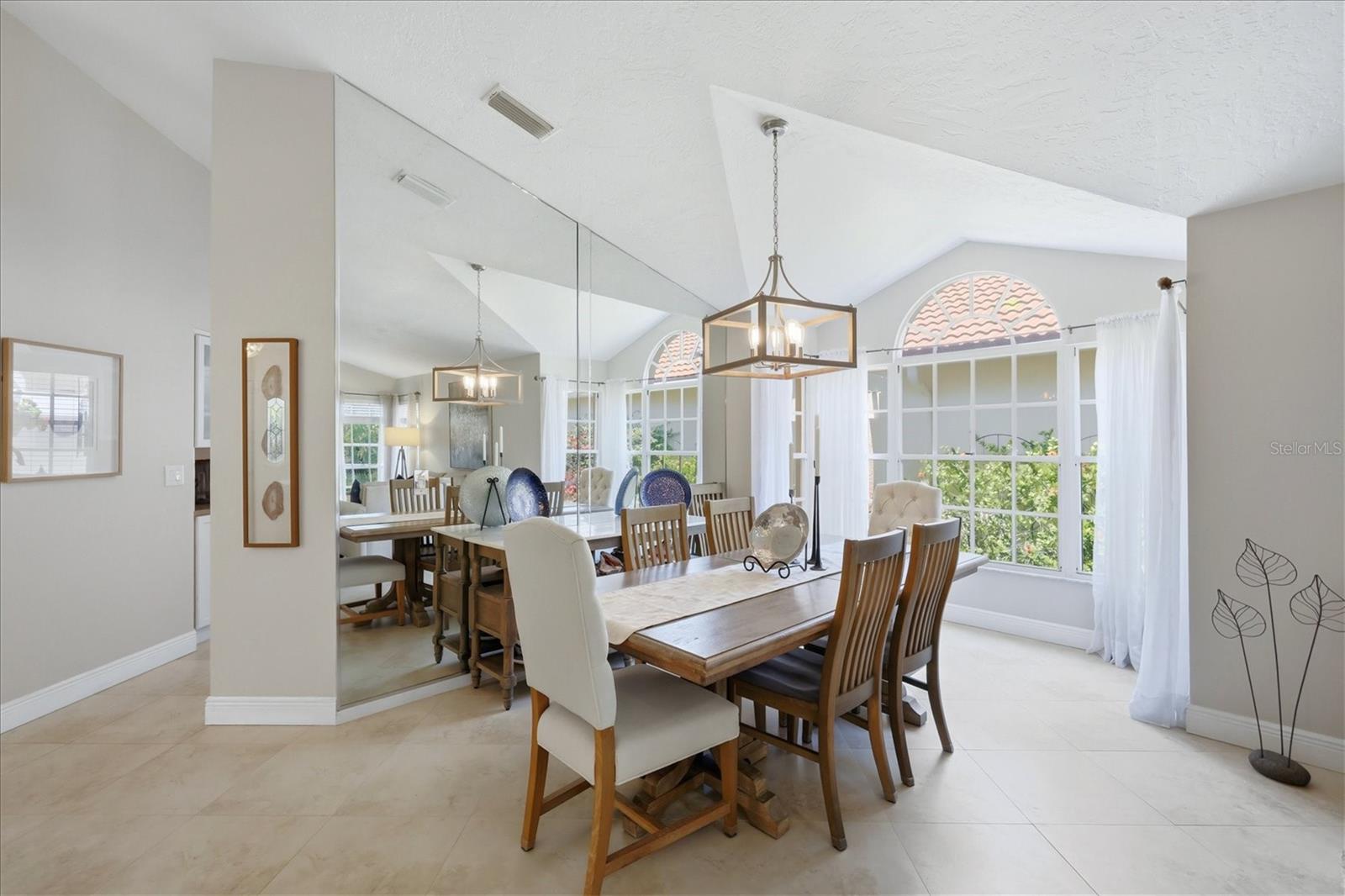 Image 9 of 40 For 4068 Lyndhurst Court