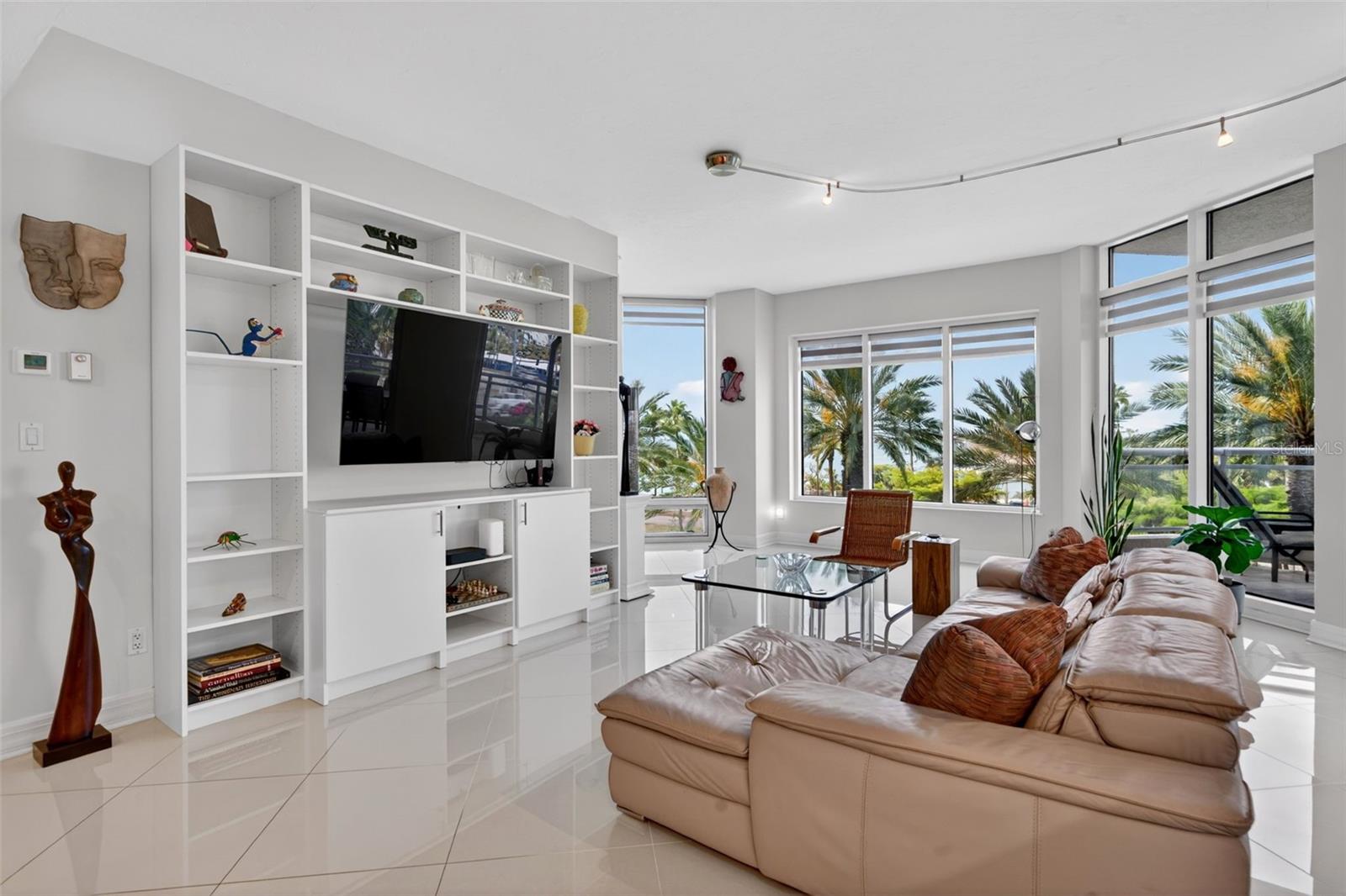 Image 7 of 78 For 340 Palm Avenue 14