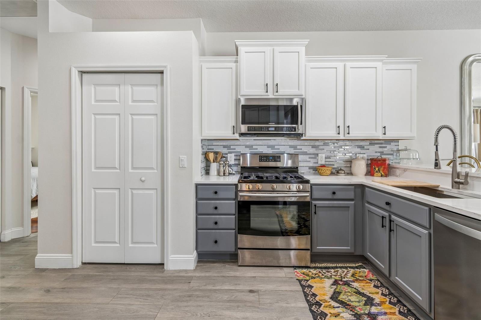 Image 14 of 62 For 9617 Summer House Lane