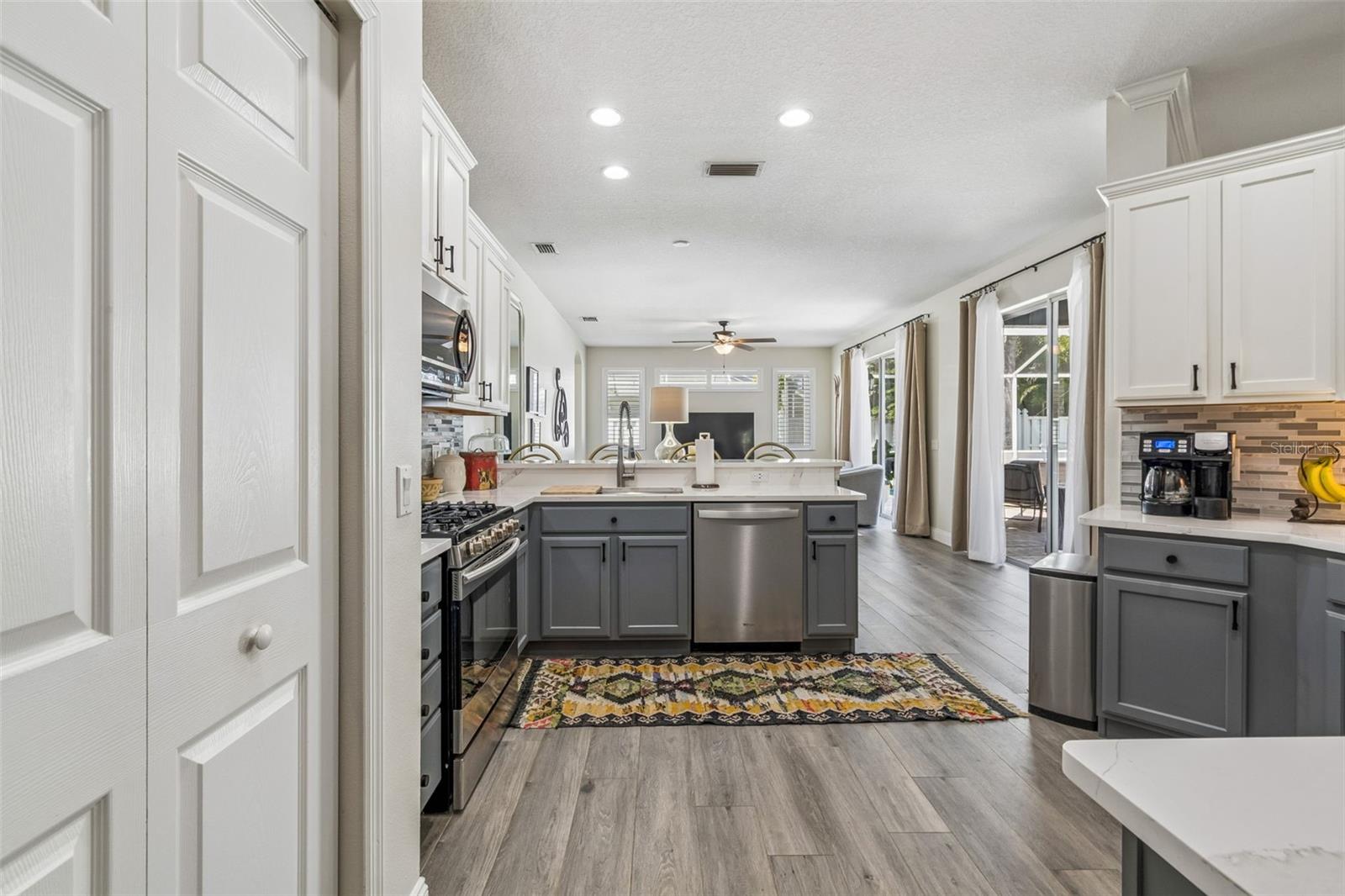 Image 16 of 62 For 9617 Summer House Lane