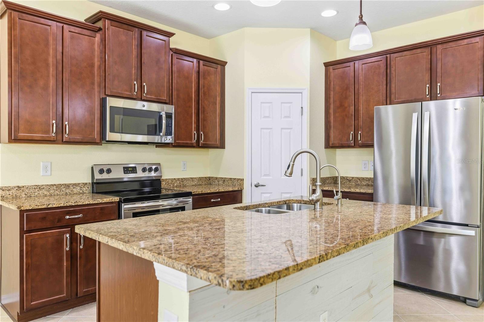 Image 14 of 39 For 10837 79th Street E