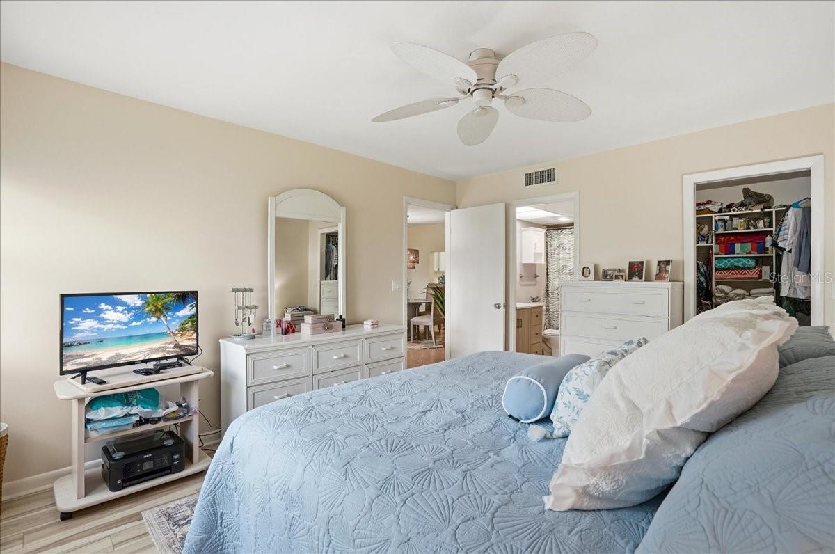 Image 20 of 35 For 755 Village Circle 203