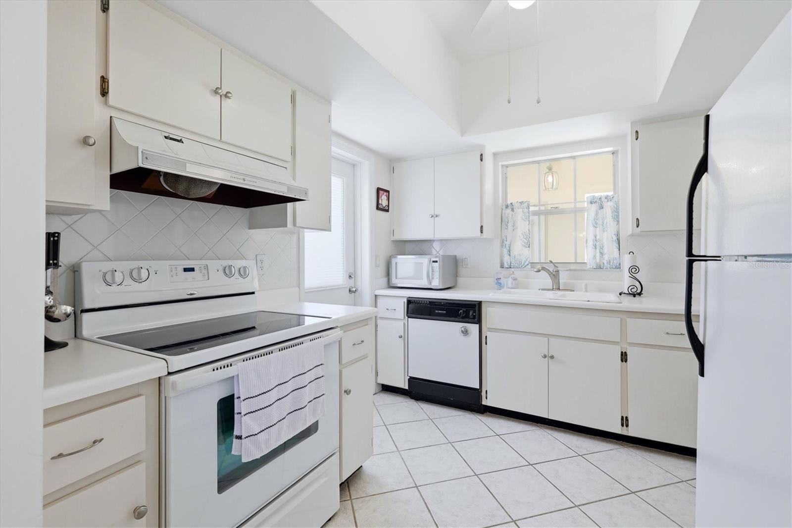 Image 21 of 48 For 5887 Tidewood Avenue 2