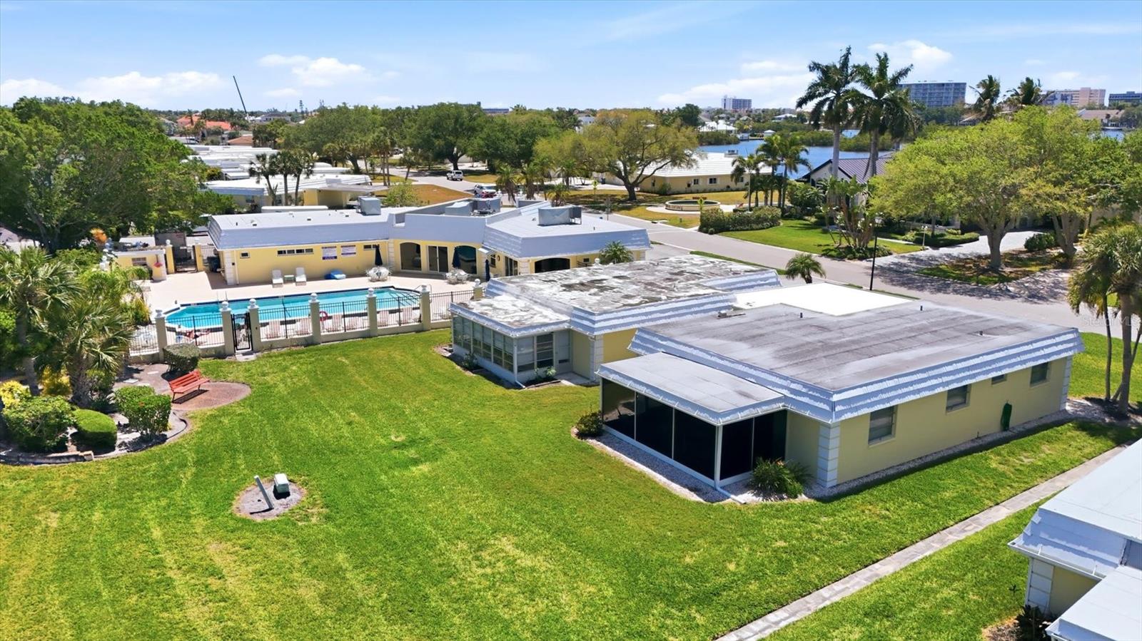 Image 38 of 48 For 5887 Tidewood Avenue 2